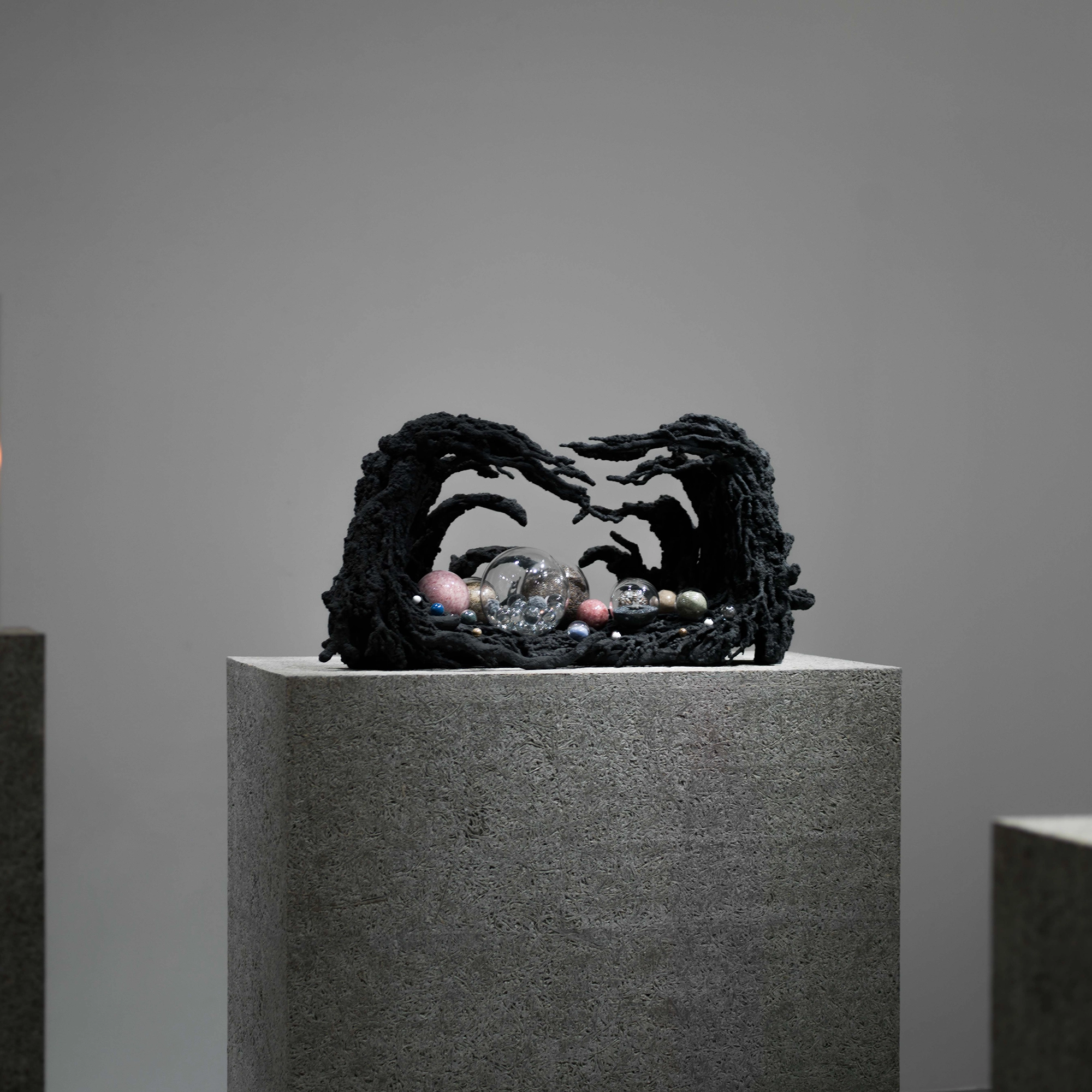 彫刻家 名和晃平 – 作品の見方は自由。多義性のあるものに魅力を感じる