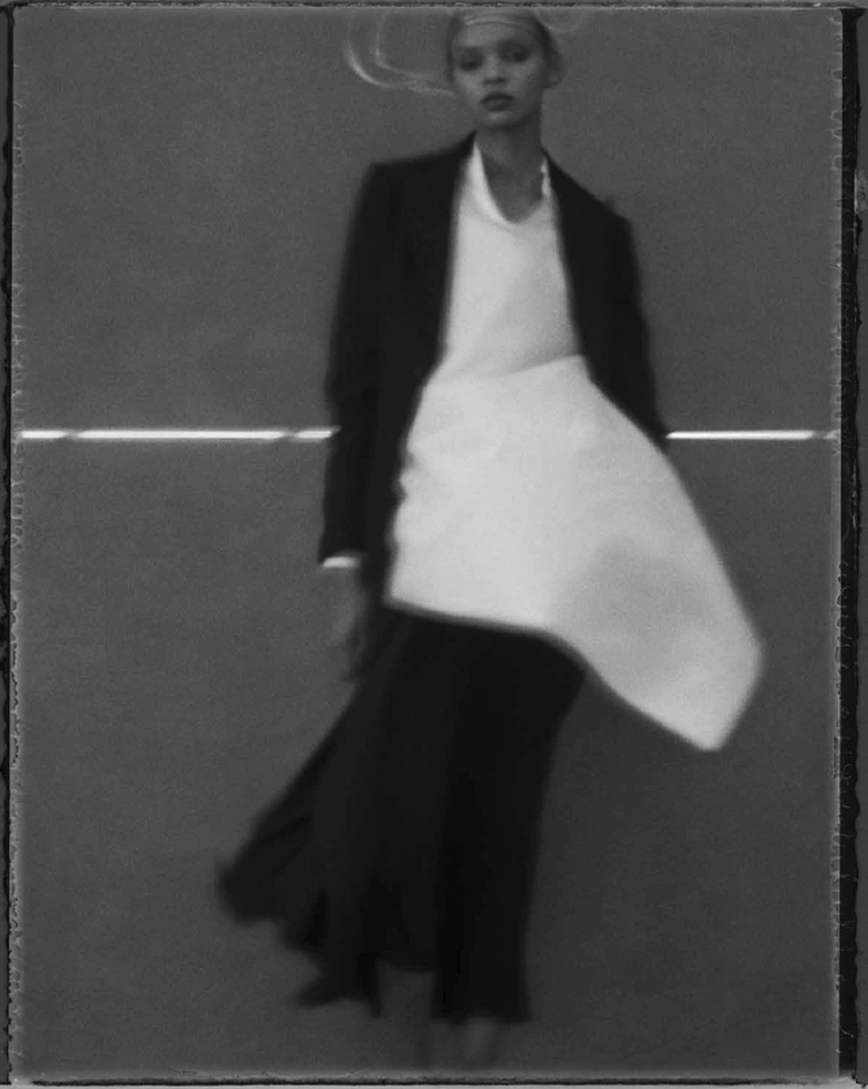 Yohji Yamamoto、写真家サラ・ムーンとの対話を収めたフォトブックを6