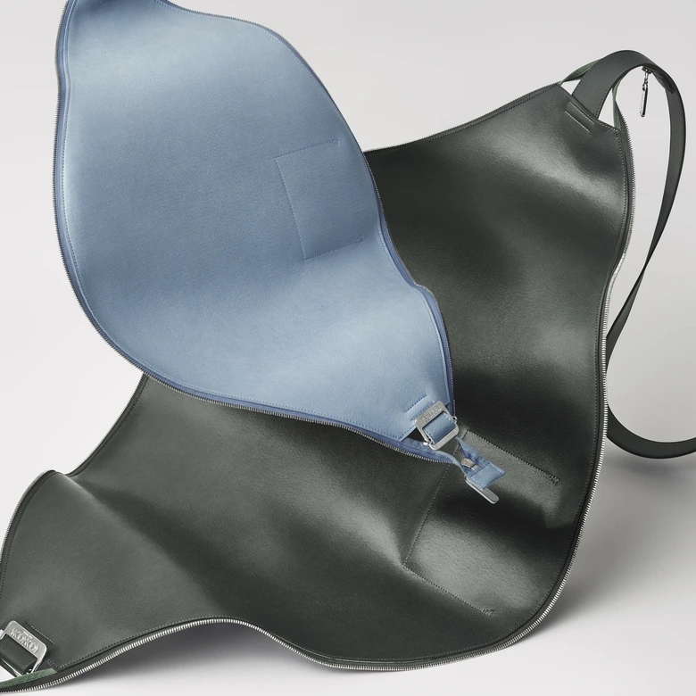 GOOD GOODS ISSEY MIYAKE から1枚の葉をイメージした新型バッグが発売