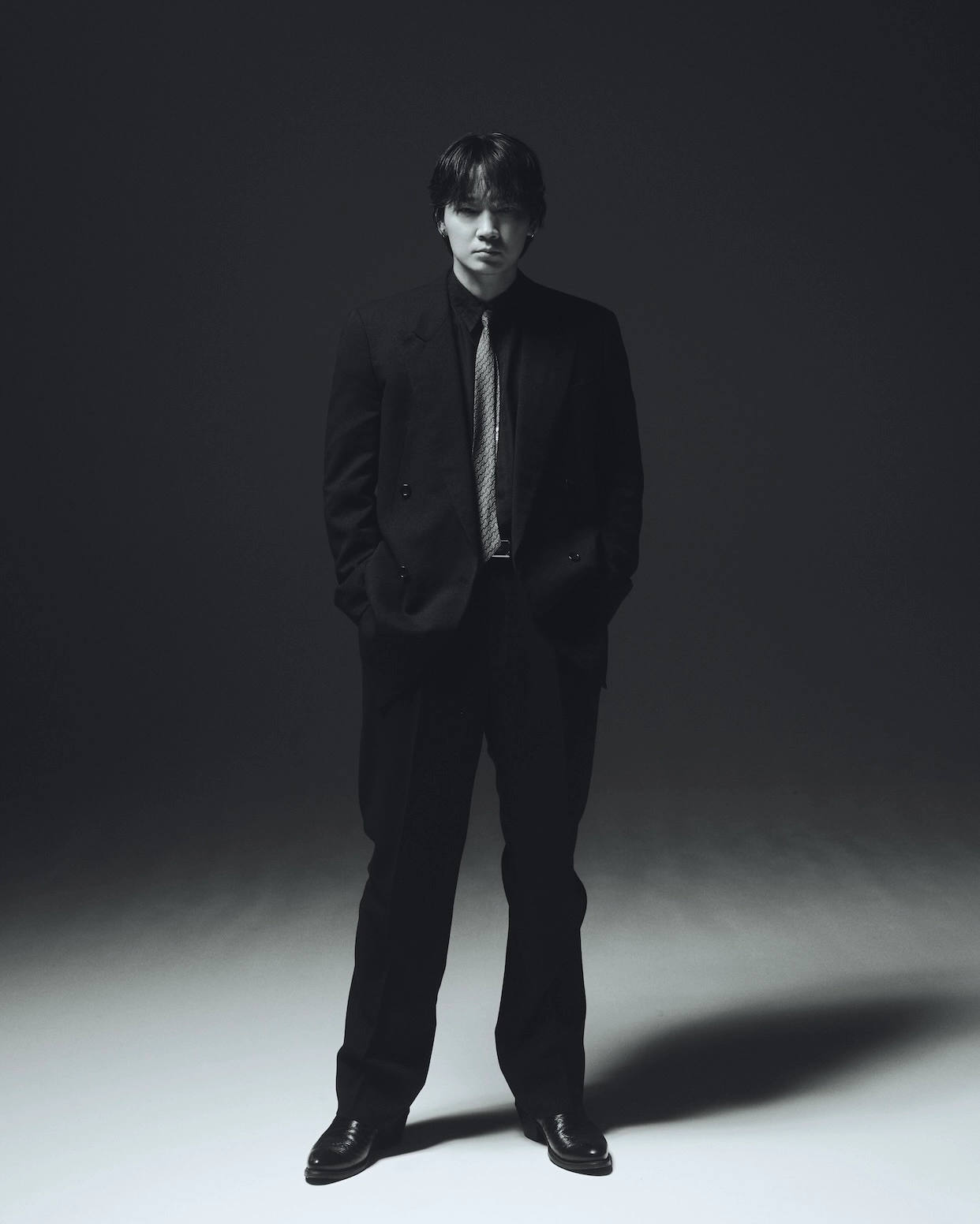 綾野剛 – 好きがすべてを凌駕する │ QUI - Fashion & Culture media