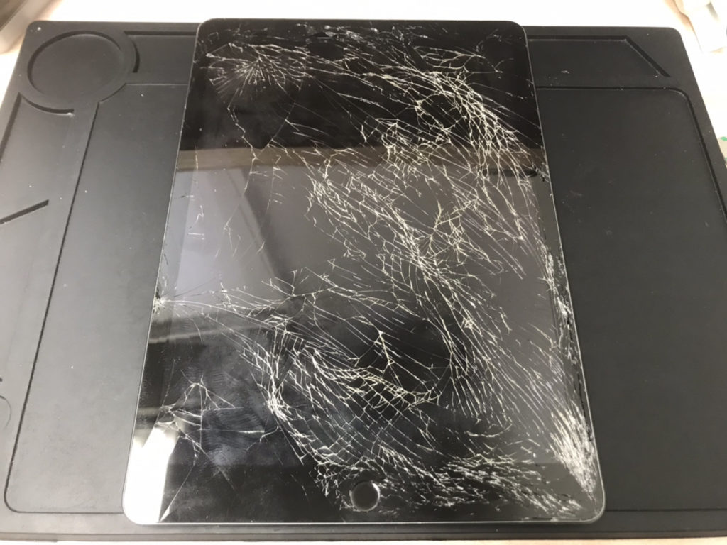 iPad第8世代の画面割れ修理依頼がありました | 【最安値】iPhone修理の