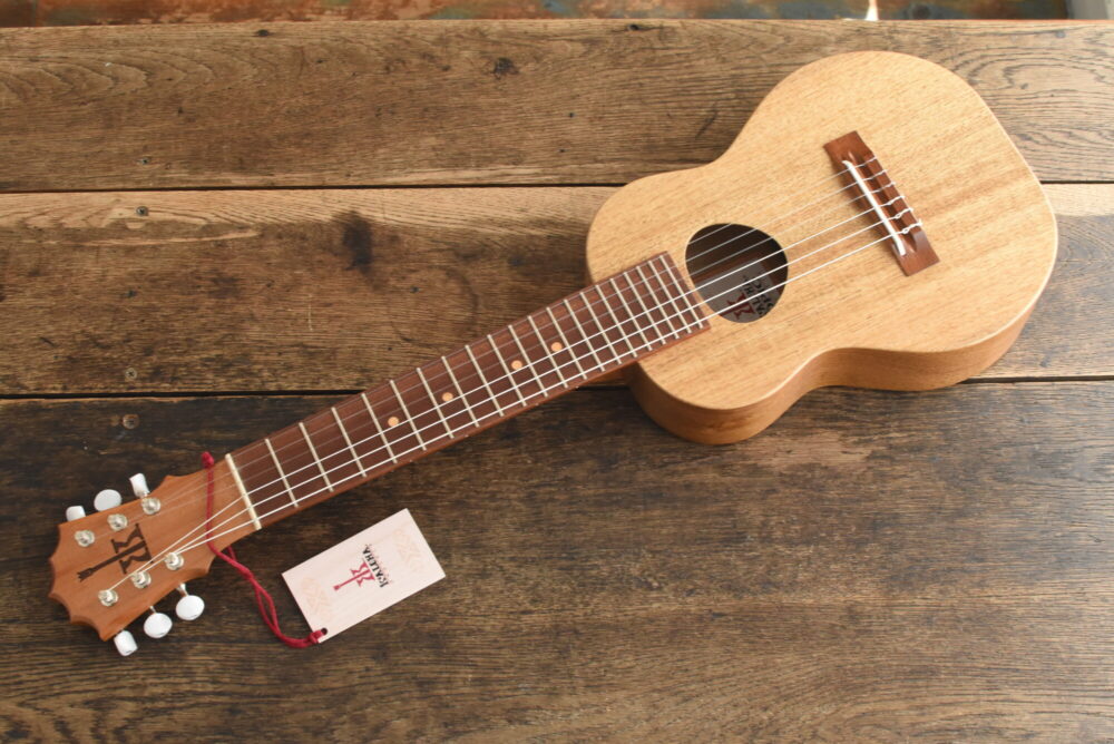 6弦ウクレレ | Quiet Village