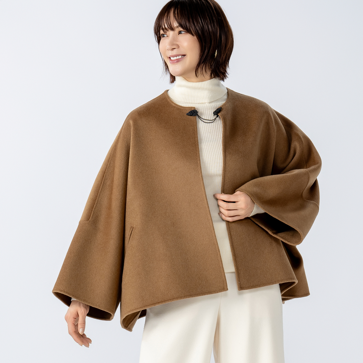 FLORAL GRACE ウール100%リバー素材ポンチョ風コート FLORAL GRACE