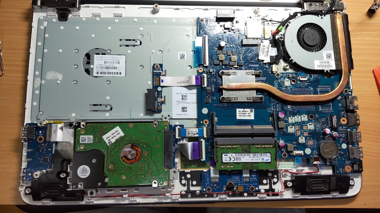 ノートPC HP TPN-C126(15-af148AU) SSD換装とメモリ追加: 10輪日記