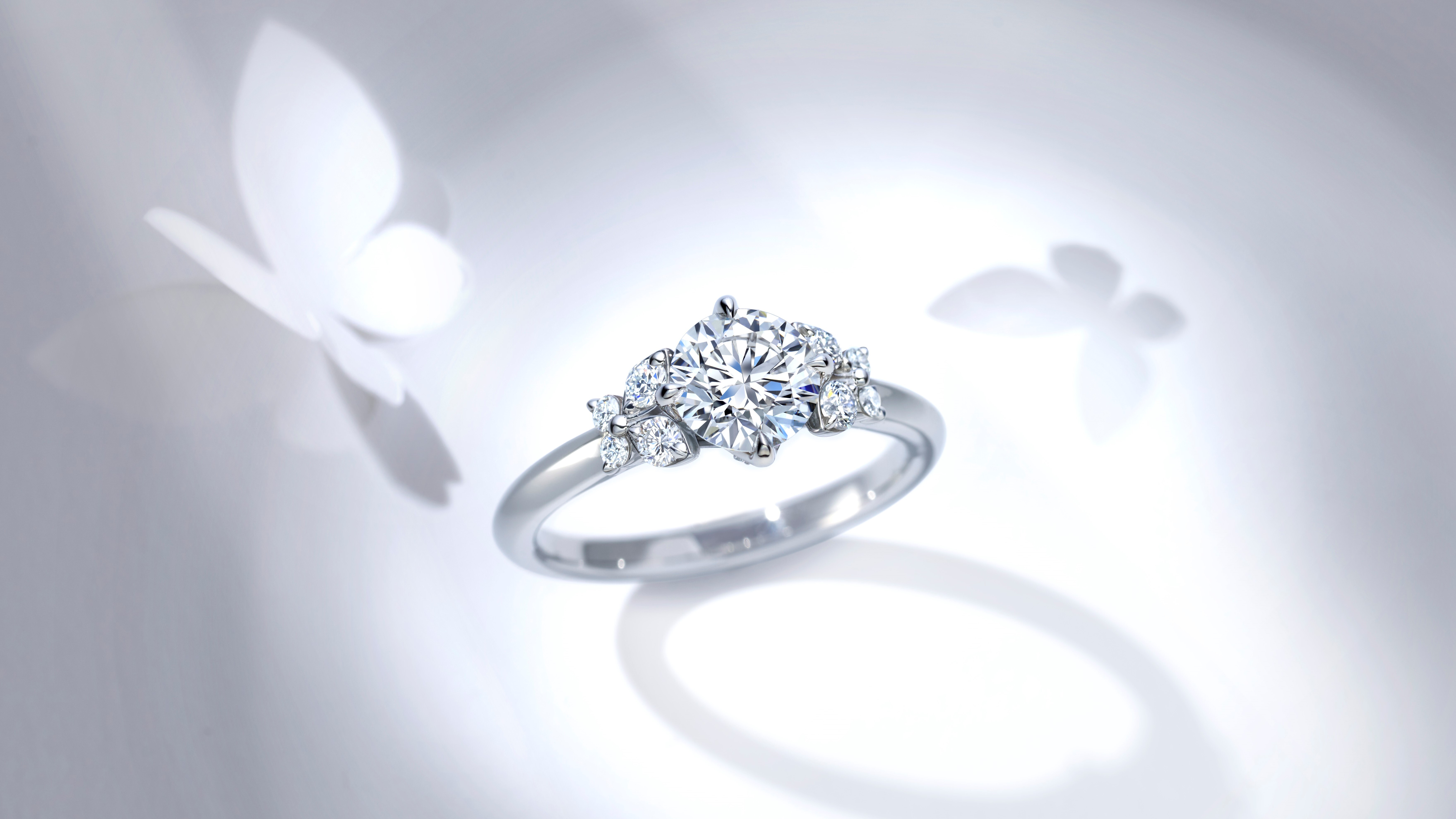 スタージュエリーから「バタフライ」をモチーフにしたブライダルリング