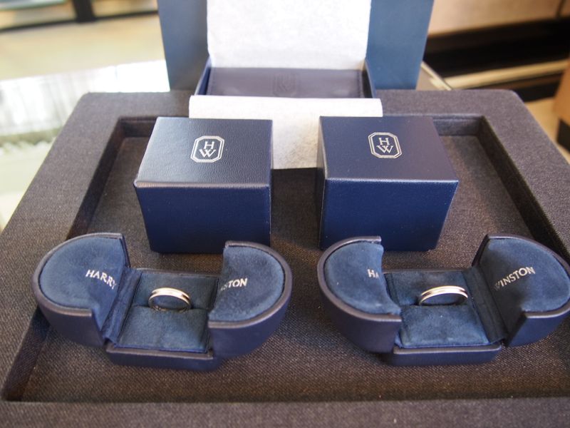 婚約指輪と同じハリーウィンストンで結婚指輪も探していました