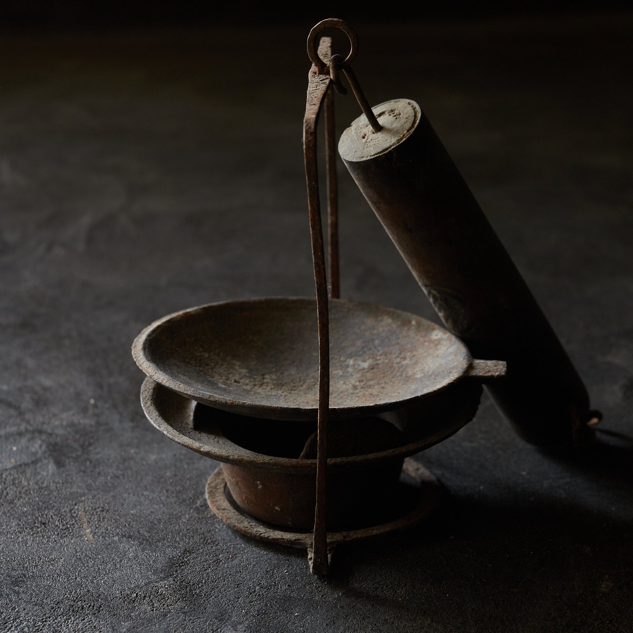 江戸時代 古鉄吊下灯火器（1603–1867 CE） | 入蘆花（ロカニイル）