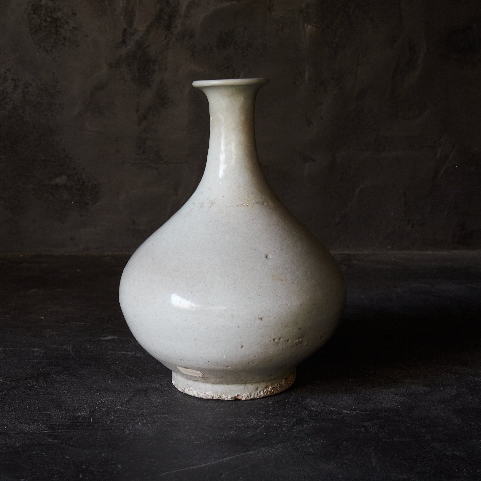 李朝 白磁下蕪瓶（1392–1897 CE） | 入蘆花（ロカニイル）