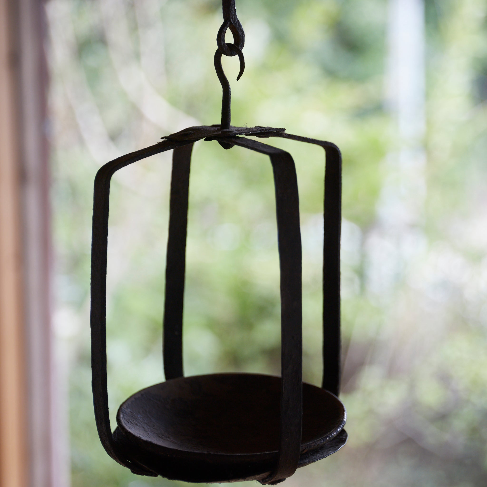 江戸時代 吊下式鉄行燈（1603–1867 CE） | 入蘆花（ロカニイル）