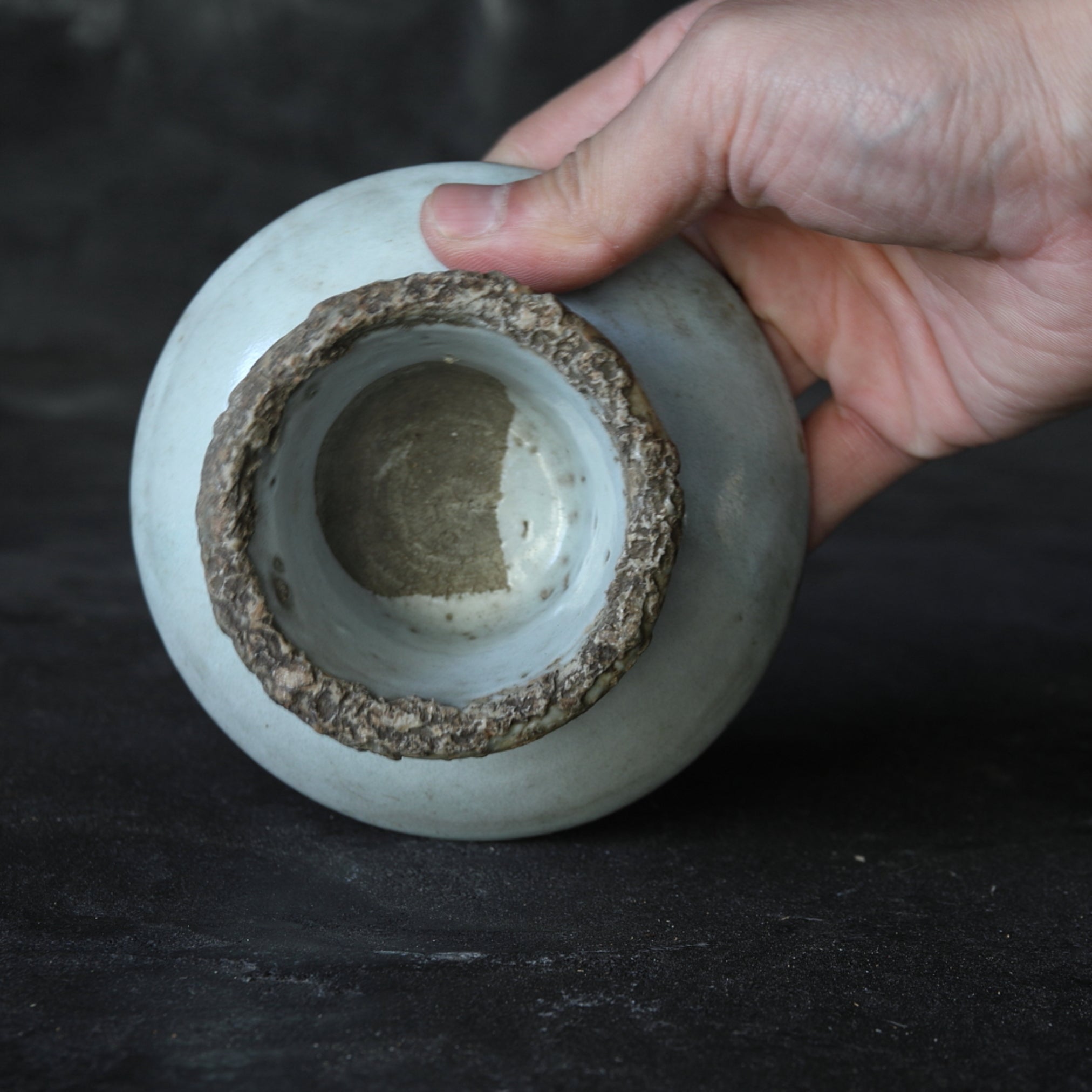 李朝 白磁高坏台皿（1392–1897 CE） | 入蘆花（ロカニイル）