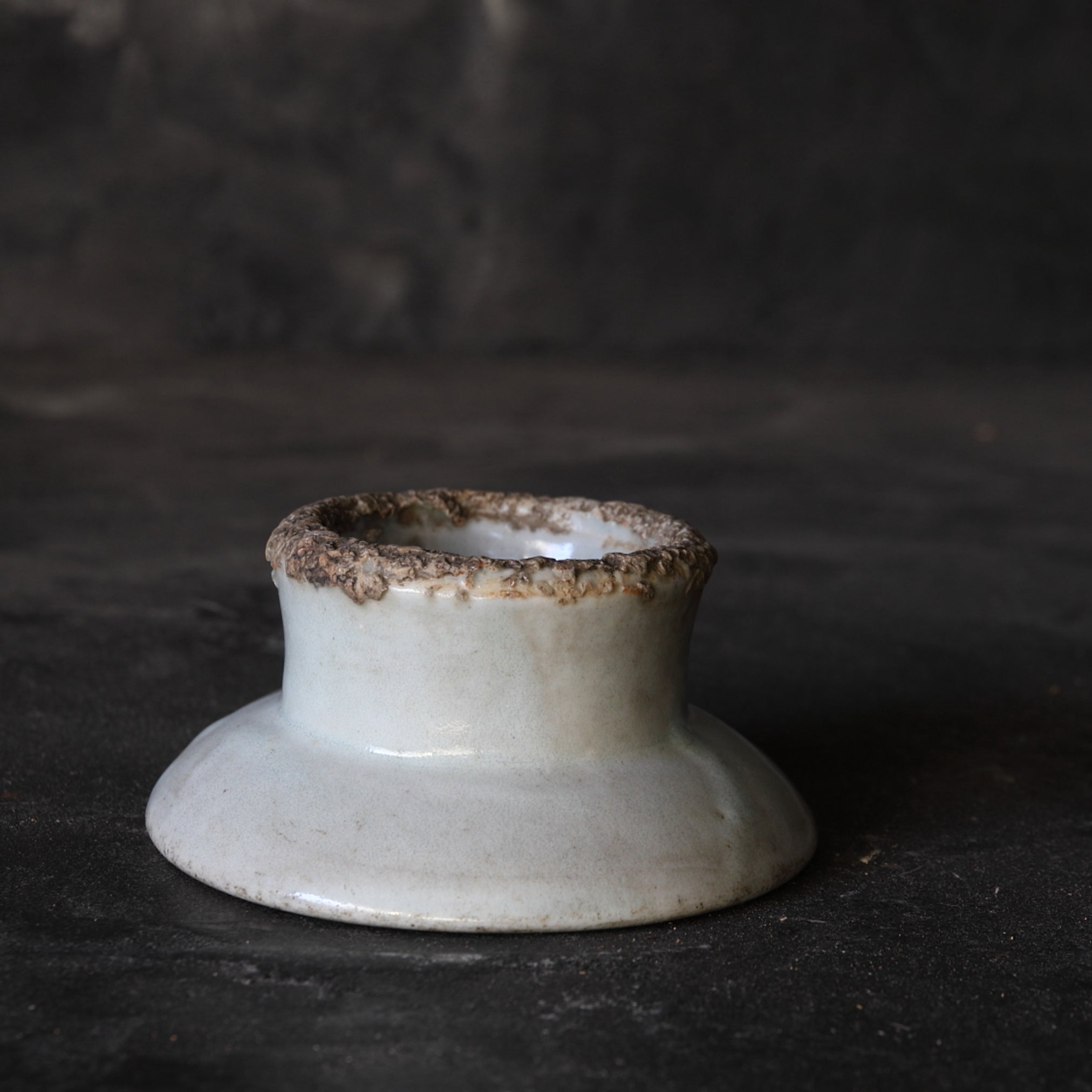 李朝 白磁高坏台皿（1392–1897 CE） | 入蘆花（ロカニイル）