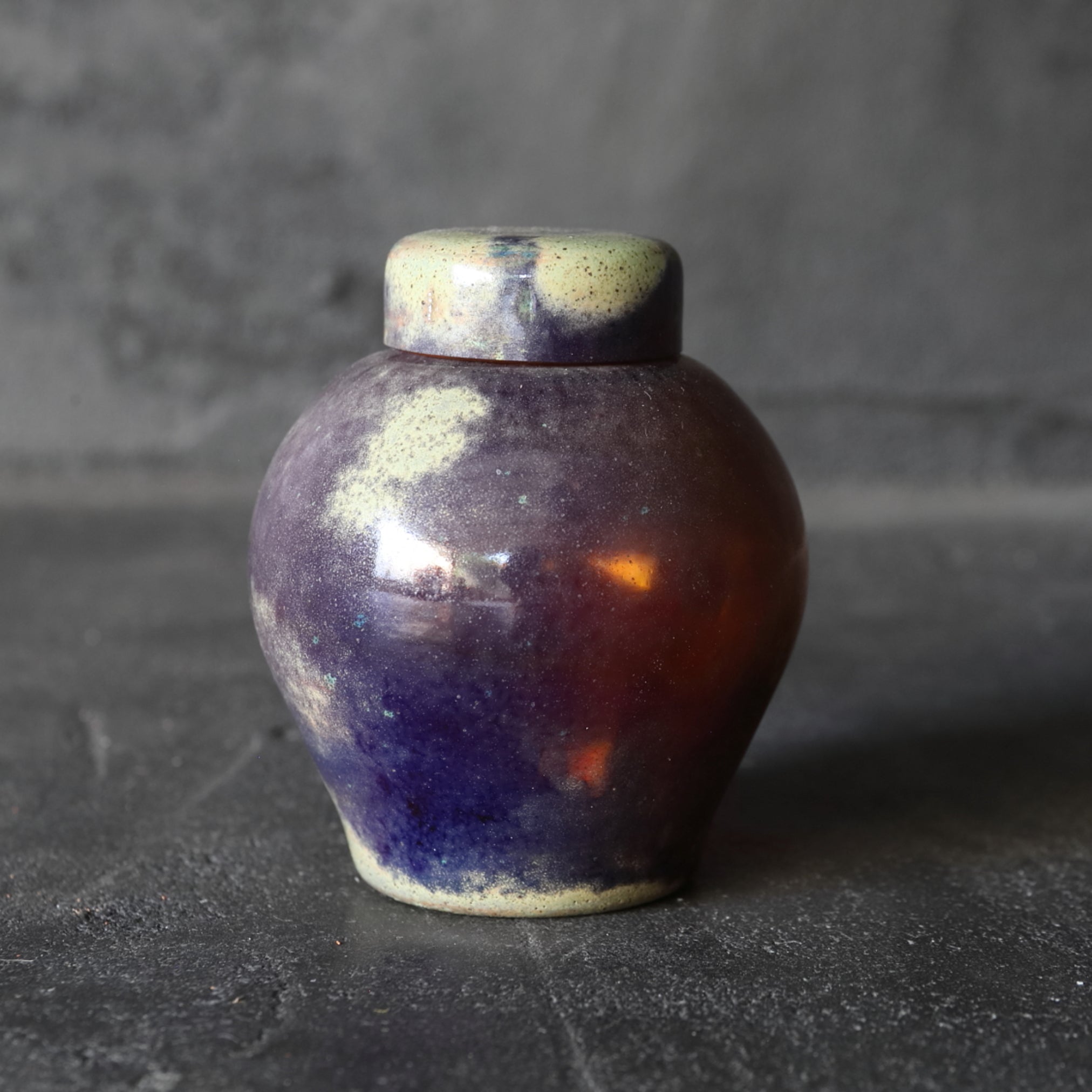 昭和 硝子茶入（1926–1989CE） | 入蘆花（ロカニイル）