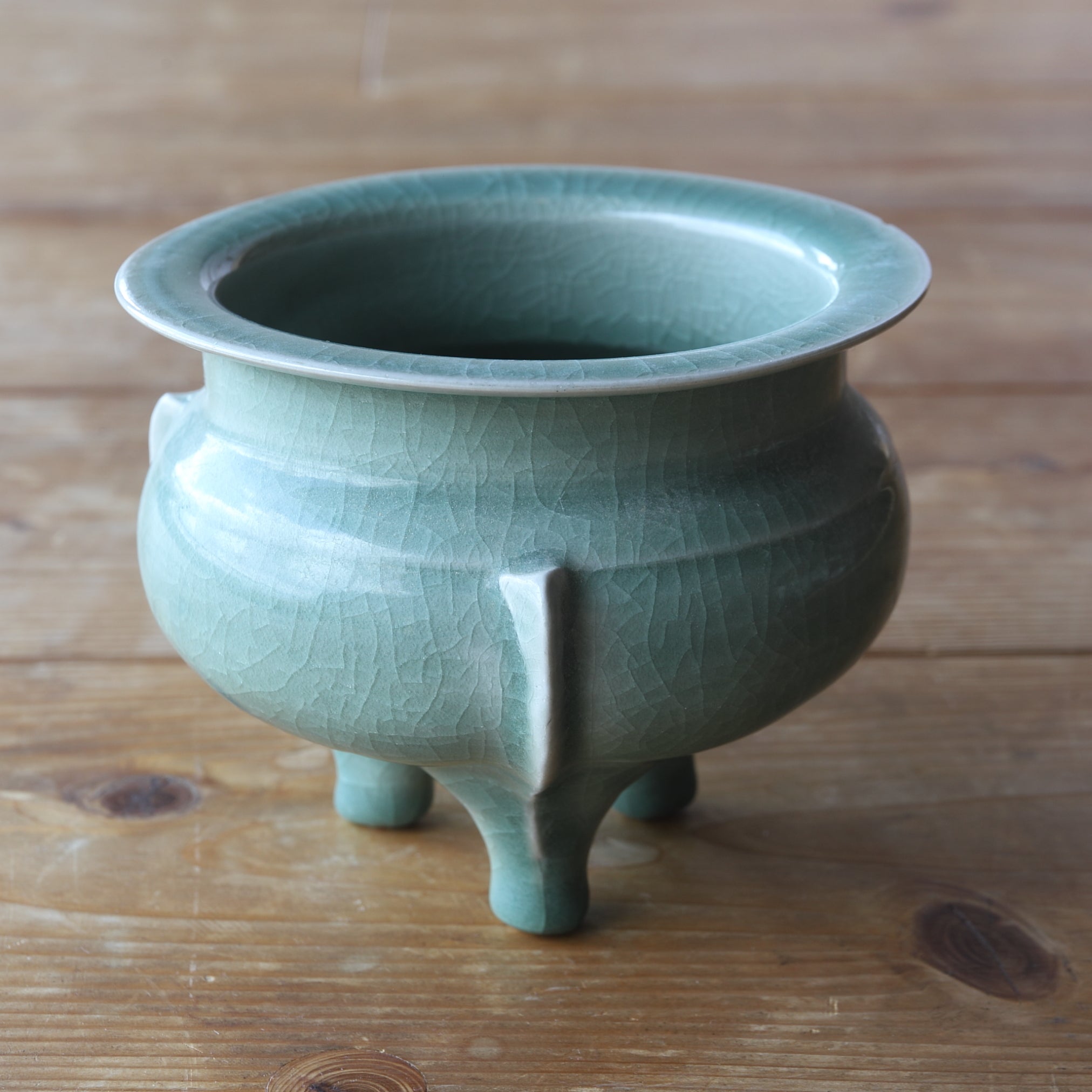 元代 龍泉窯 青磁袴腰香炉（1206–1368 CE） | 入蘆花（ロカニイル）