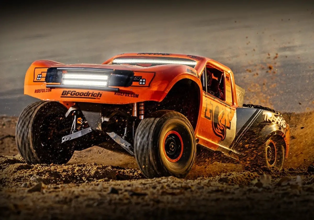 新製品】トラクサス アンリミテッドデザートレーサー UDR | 新色