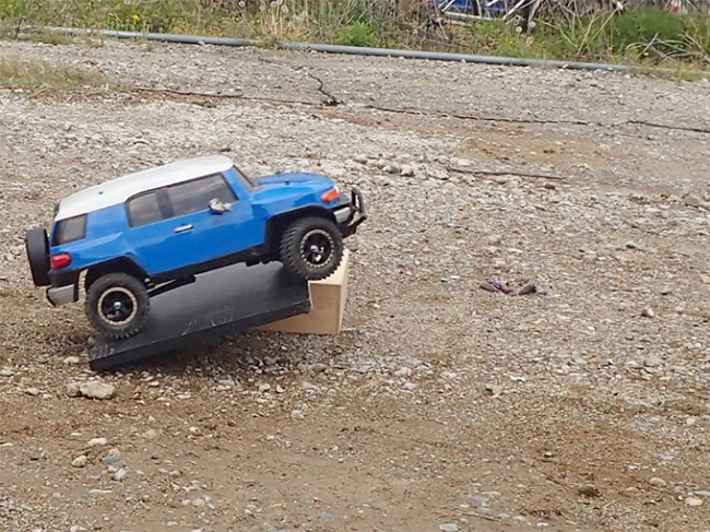 タミヤ CC-01 TOYOTA FJクルーザー 気軽にラジコンするのに最適です