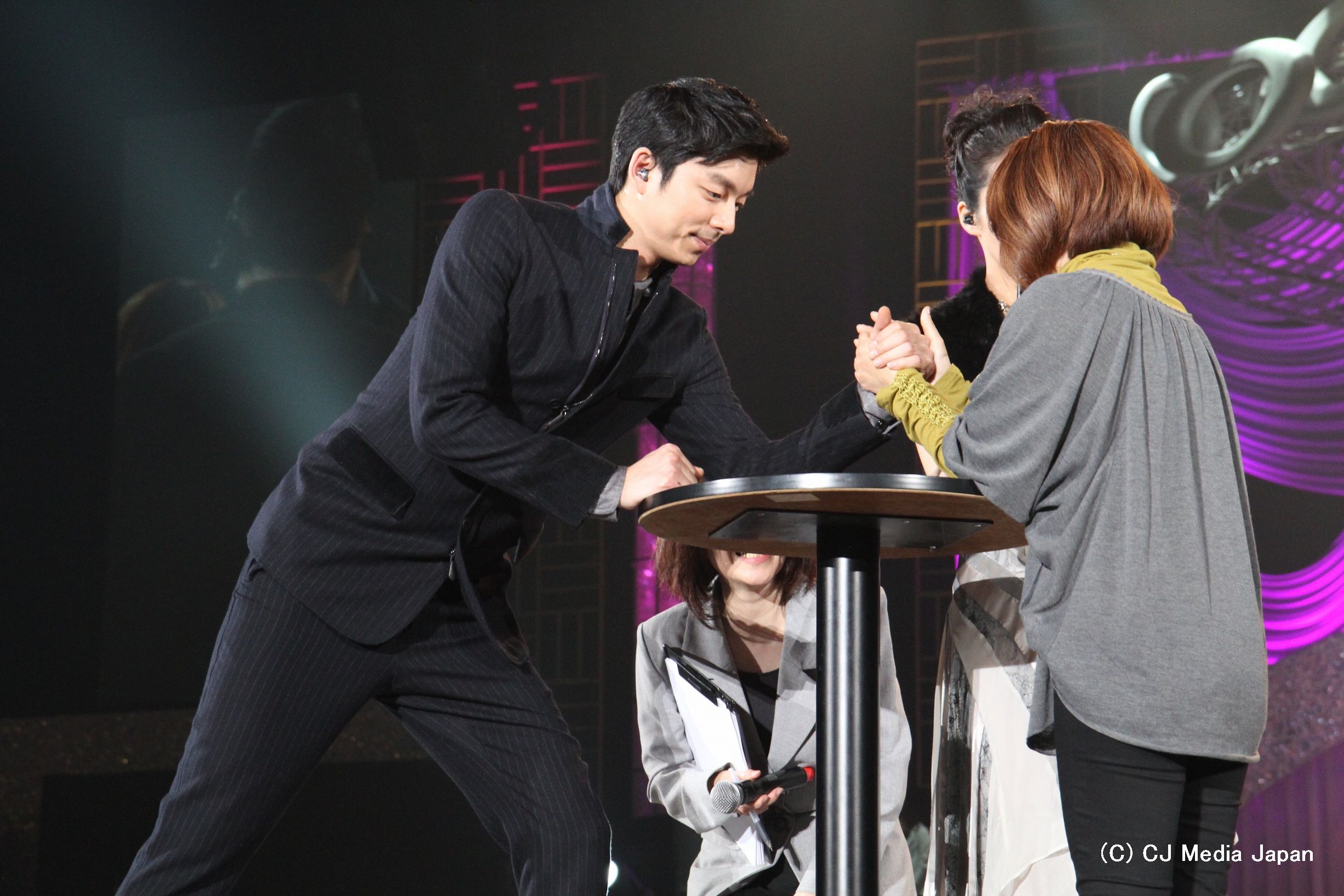 コン・ユ、ファンミーティング＆ミニライブでファンと交流