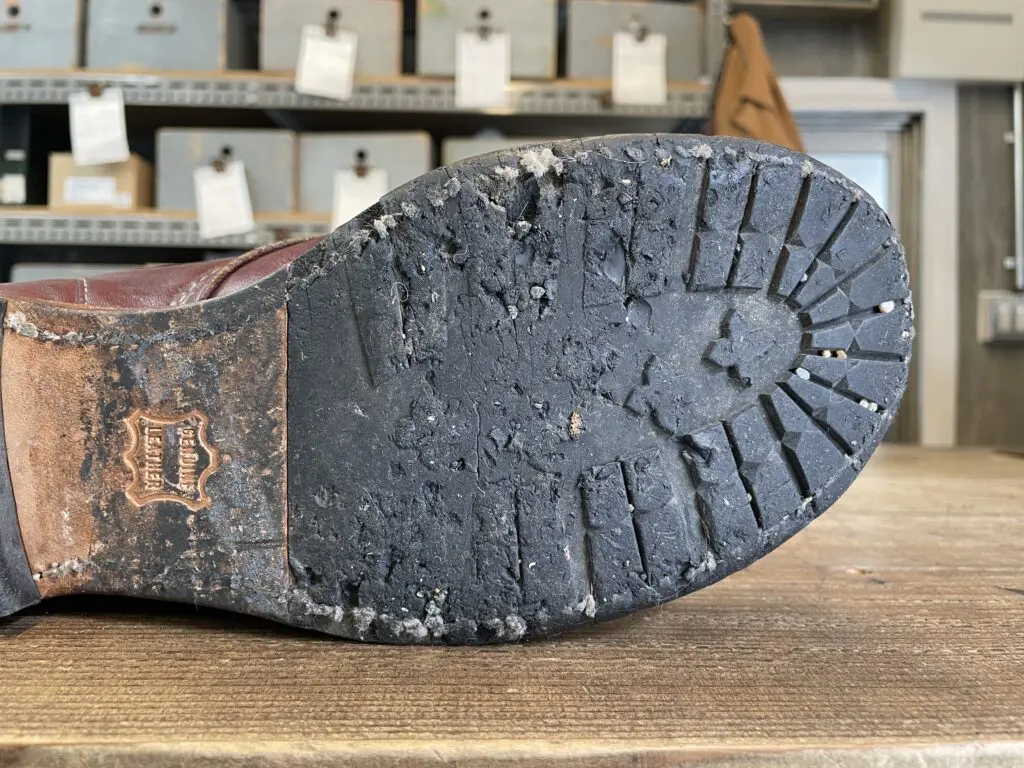 ソールが加水分解したレッドウイング・ベックマンを、スタンダードな