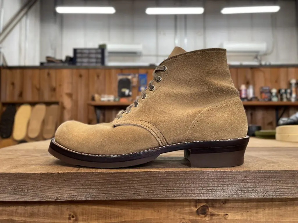 スエードのアイリッシュセッターを、ビンテージ感のあるDr.Soleで