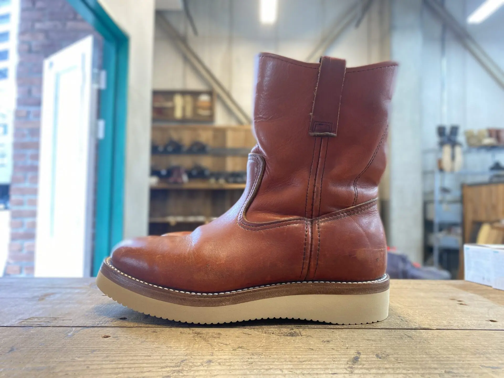 レッドウイング・ペコスブーツをクレープソールで分厚くカスタム - 靴