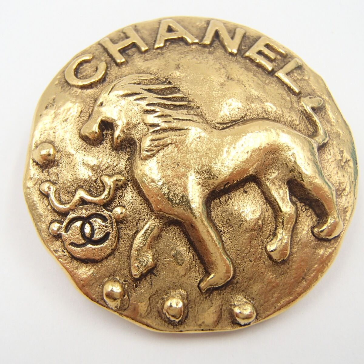 シャネルのブローチは今でも売れる？ 神奈川県のお客様 - 買取のラフテル