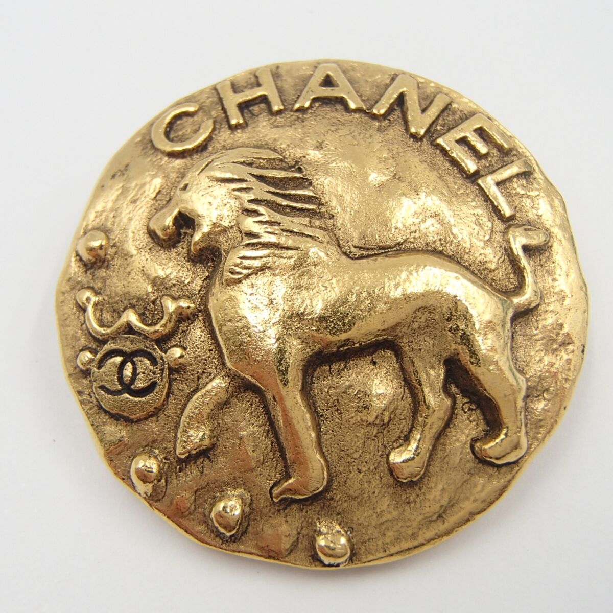 シャネルのブローチは今でも売れる？ 神奈川県のお客様 - 買取のラフテル