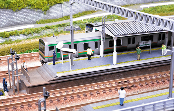 新旧混在こそがリアルな情景！鉄道模型プラットホームのロングセラー