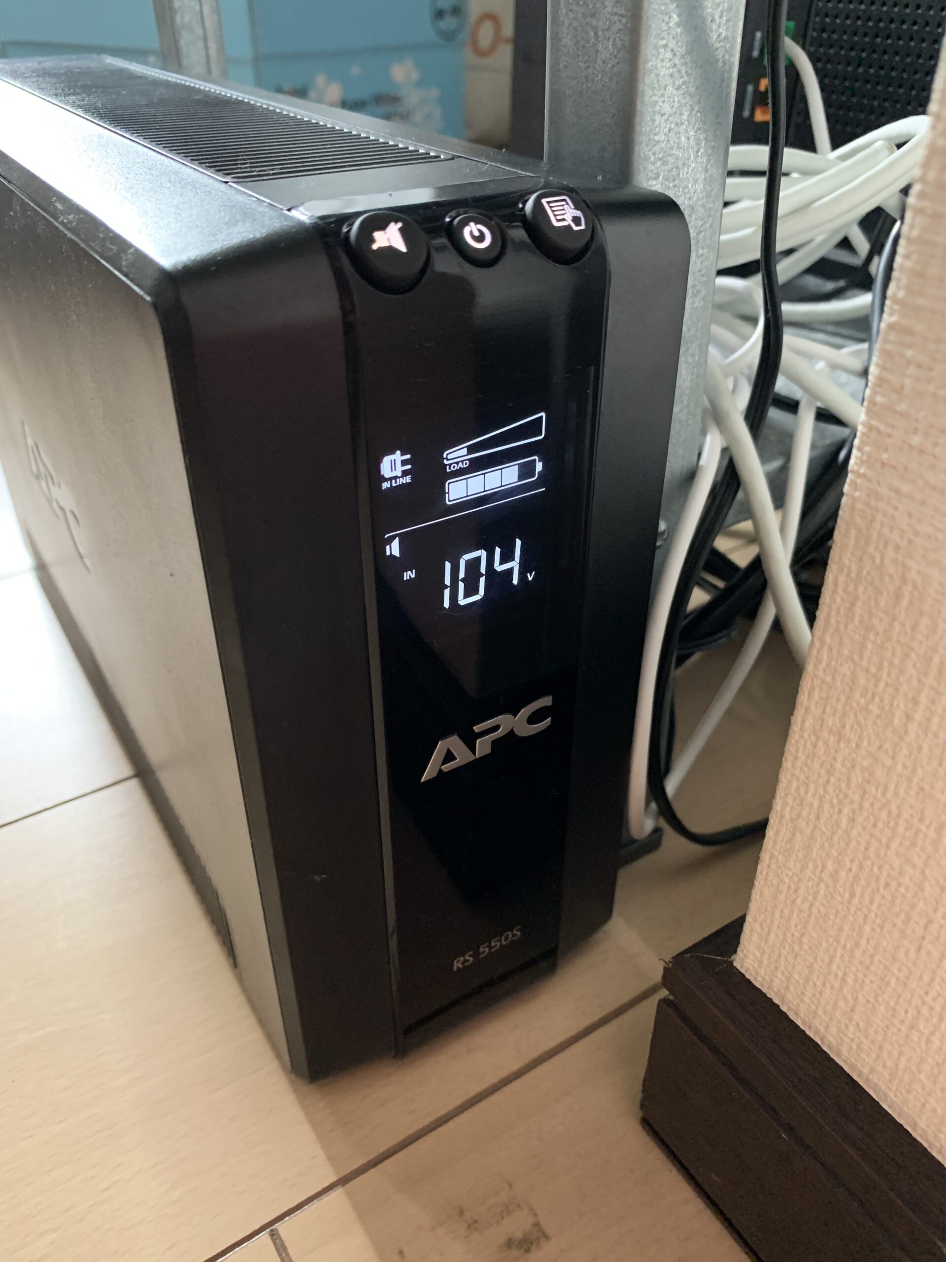 無停電電源装置(APC RS550S)を導入 | ラズパイ活用日記