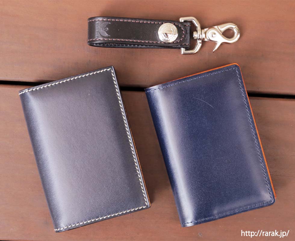 万双とGANZOのブライドルレザー ネイビーの名刺入れ。一年経過後の