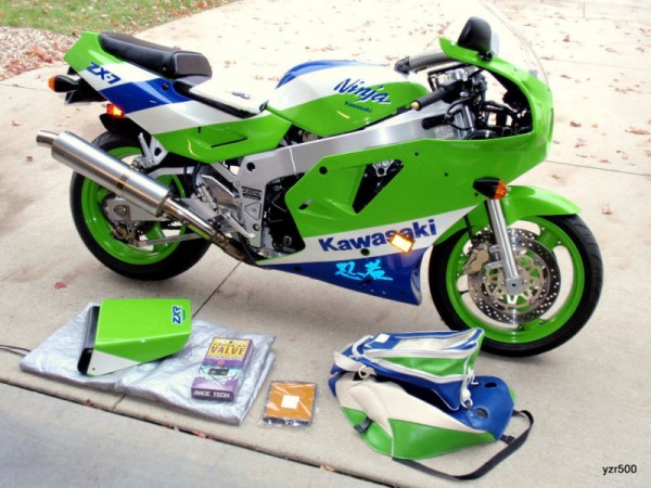 1989 Kawasaki ZX-7 Hold the 