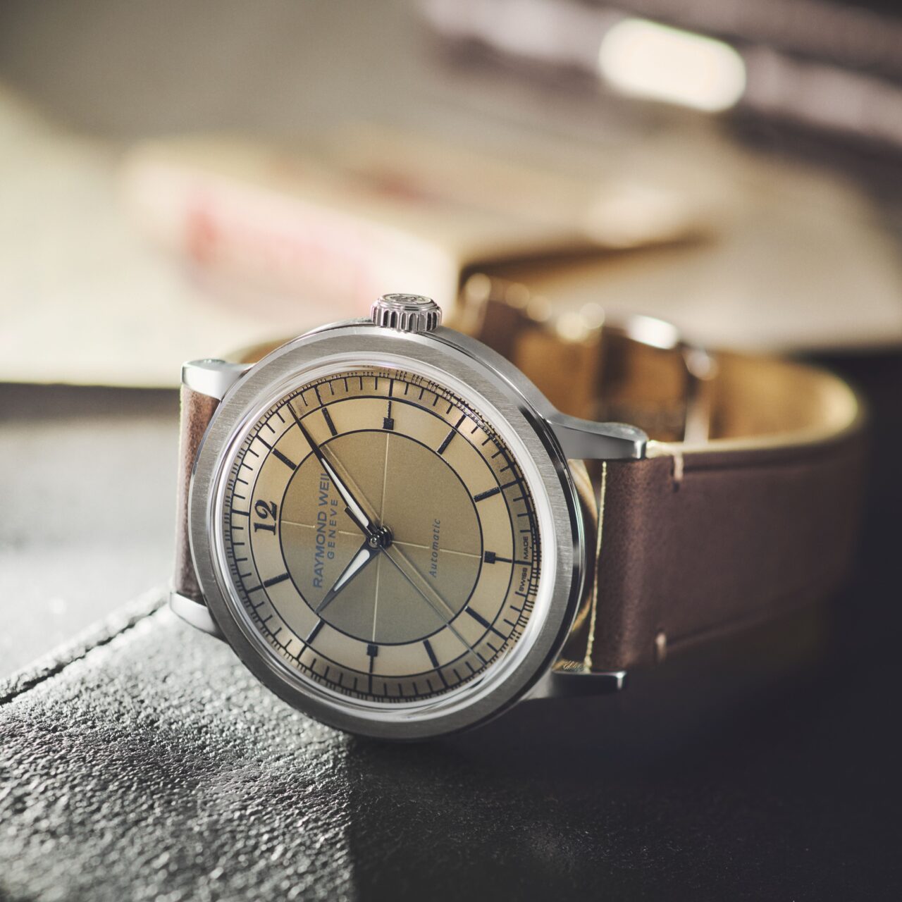 気品溢れるシャンパンゴールド×セクターダイアルのスペシャルピース