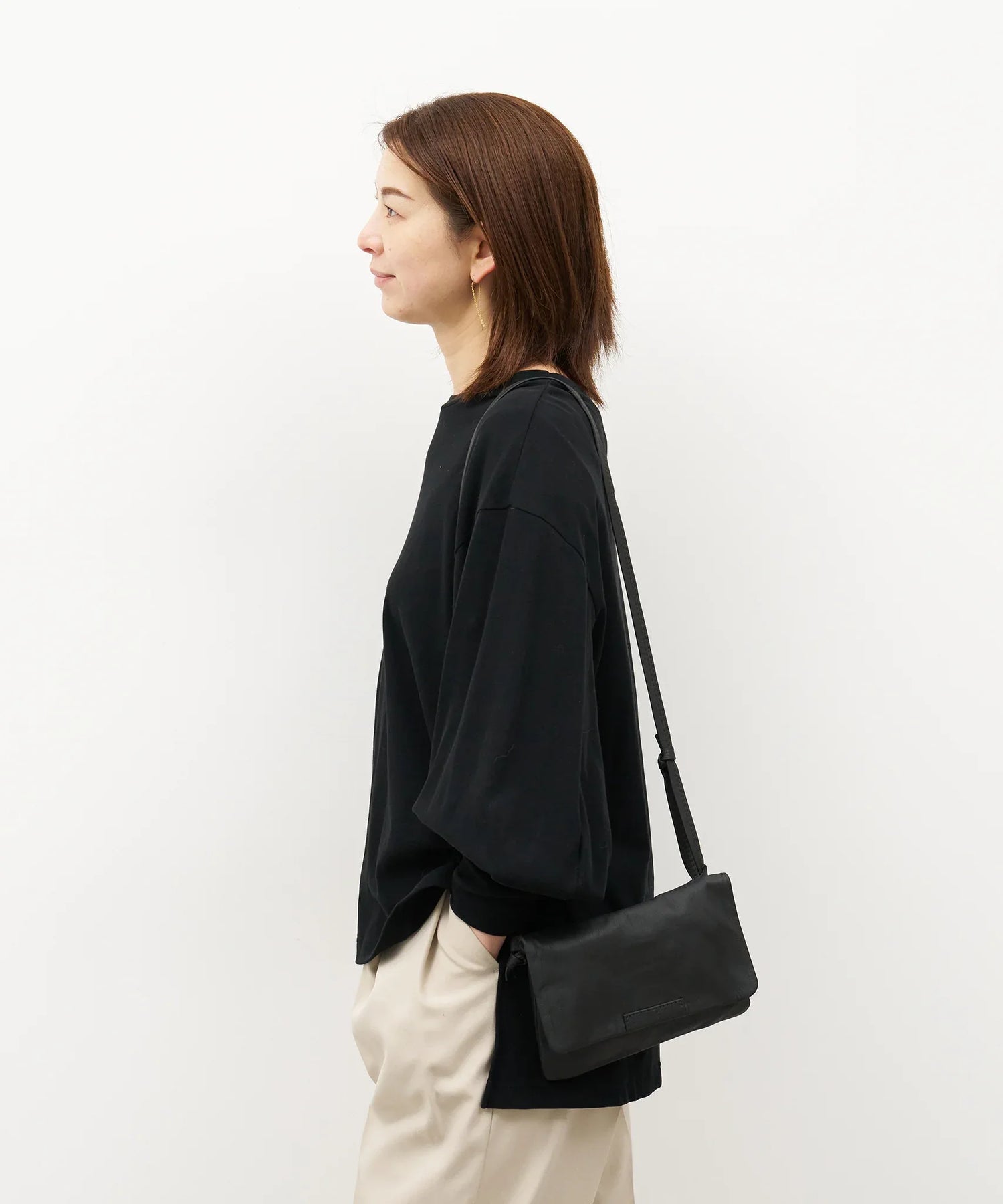 多機能の2wayショルダーバッグ。高品質なやぎ革をを使用 – REN