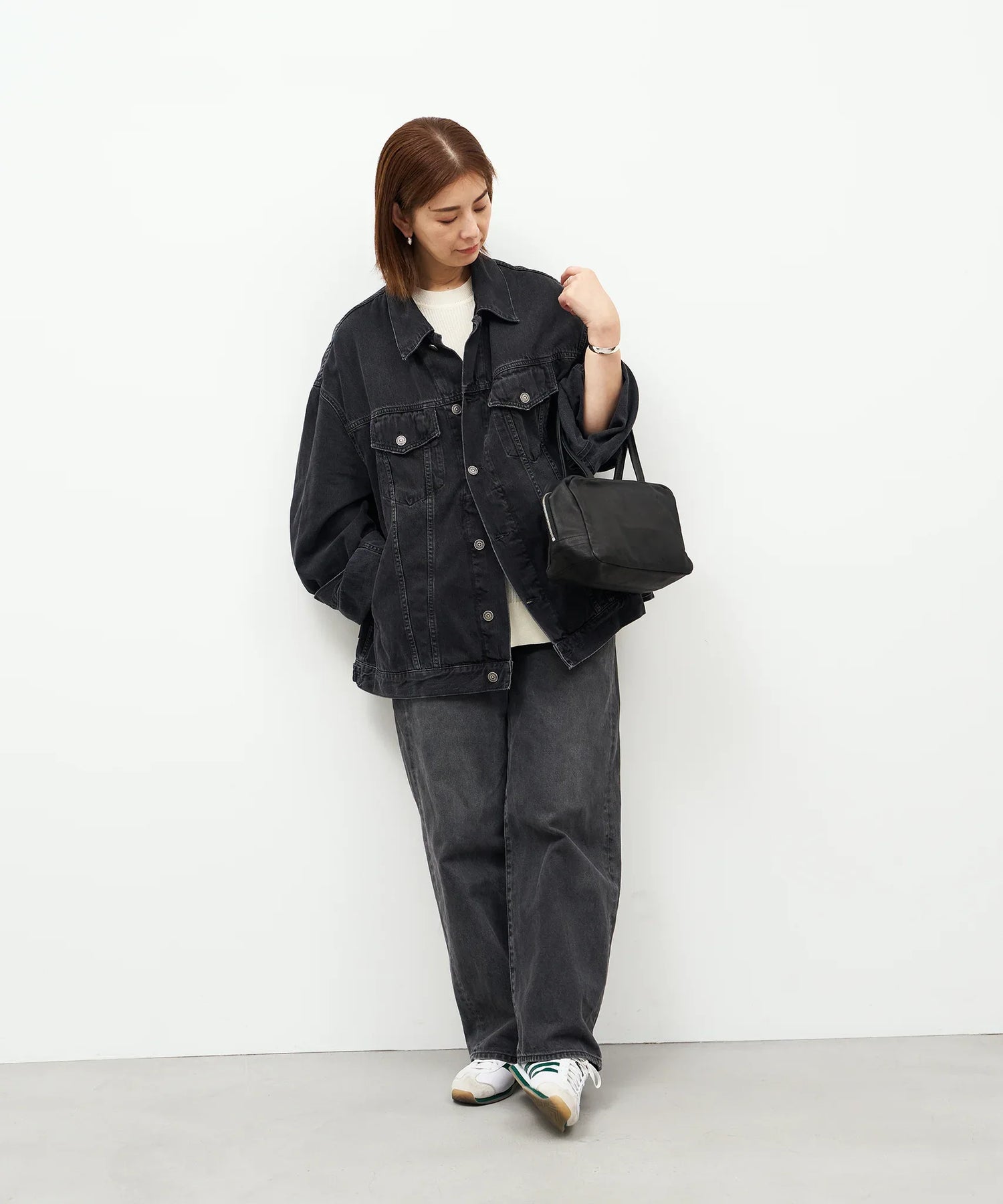 REN】《ボストンバッグ》肩掛けできる小ぶりのスクエア型のレザーバッグ。