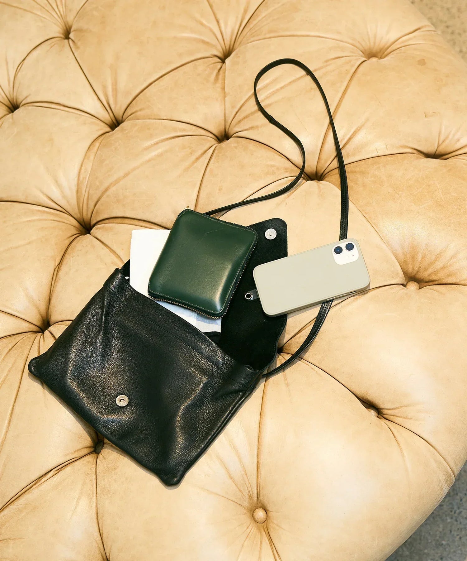 REN】《ショルダーバッグ》コンパクトで軽い、長さ調整自由なレザーバッグ