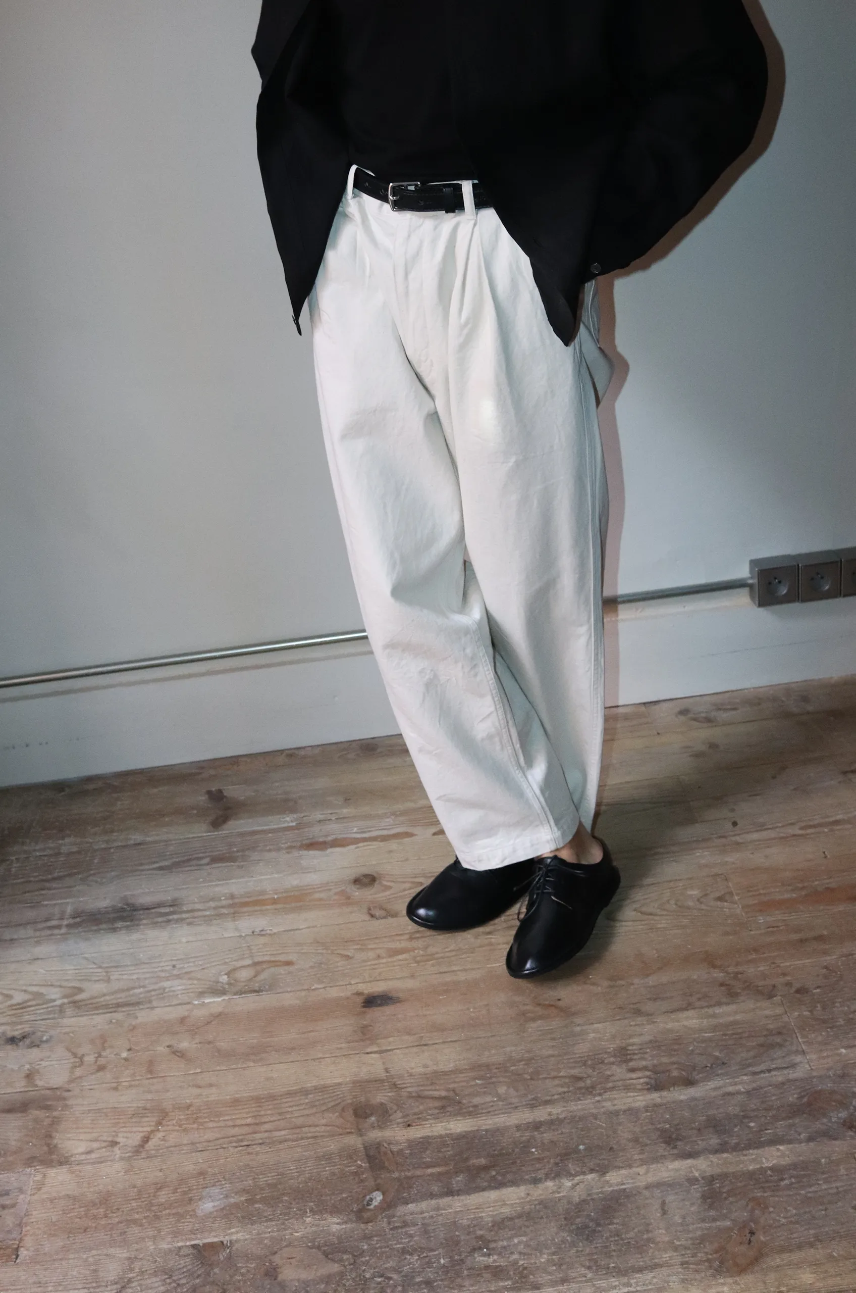 Still By Hand - 10oz Denim Box Pleat Pants Ivory - Rendez-vous Store
