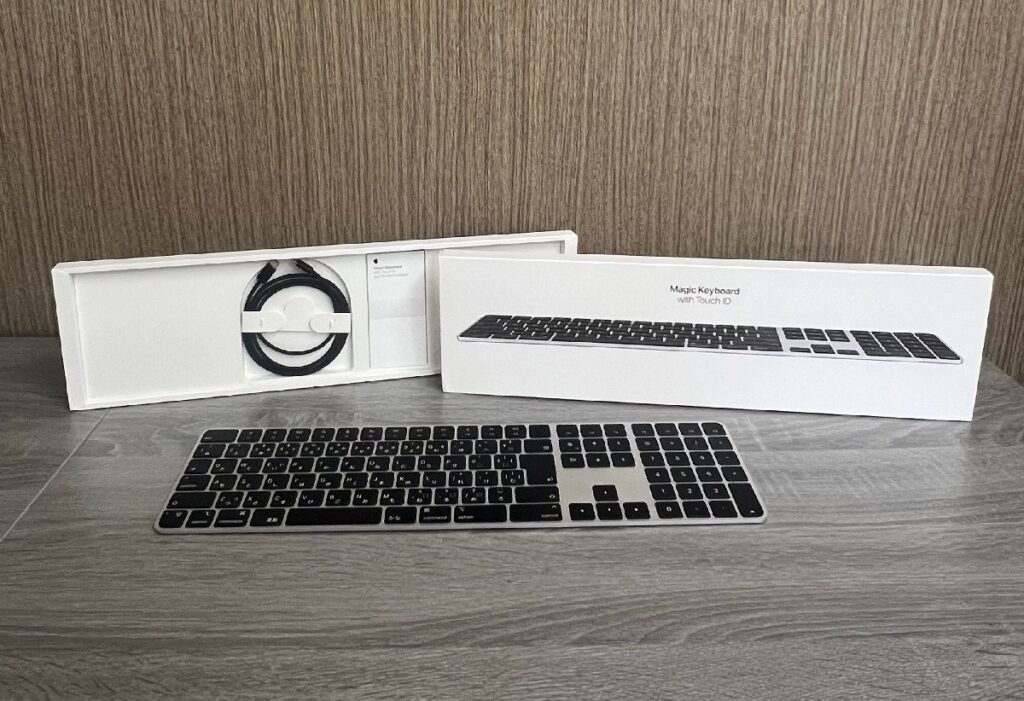Apple Magic keyboard マジックキーボード A2520 シルバー×ブラック