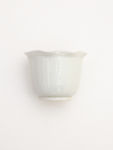 金継ぎ用 古伊万里白磁菊型猪口 江戸時代 金継ぎ用 古伊万里白磁菊型