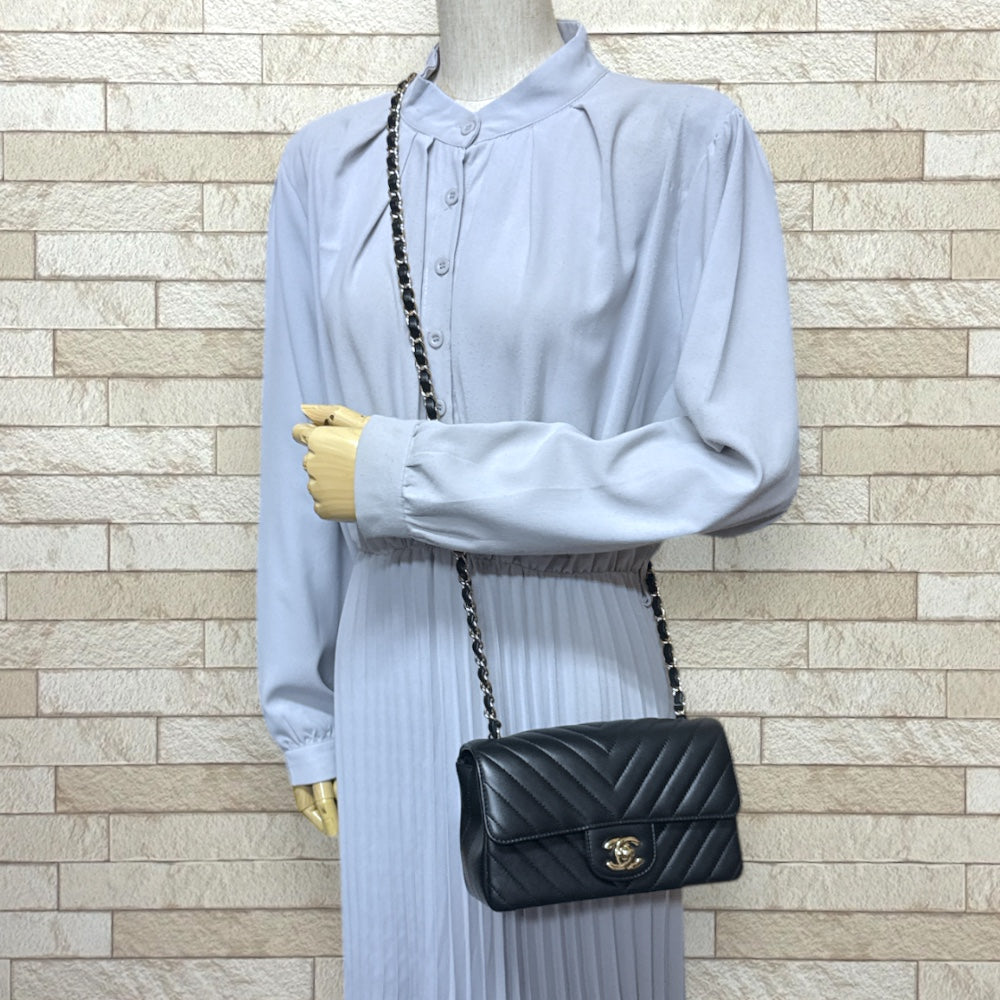 CHANEL シャネル Vステッチ ショルダーバッグ レザー ブラック