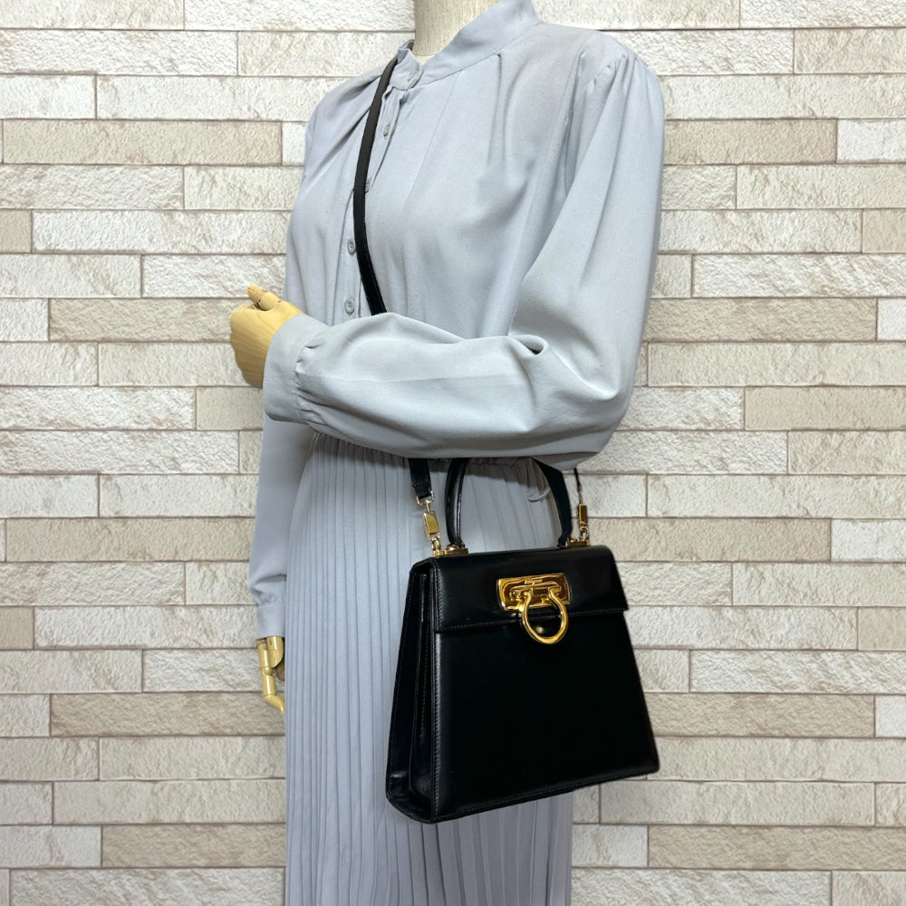 Salvatore Ferragamo サルヴァトーレフェラガモ ガンチーニ ショルダー