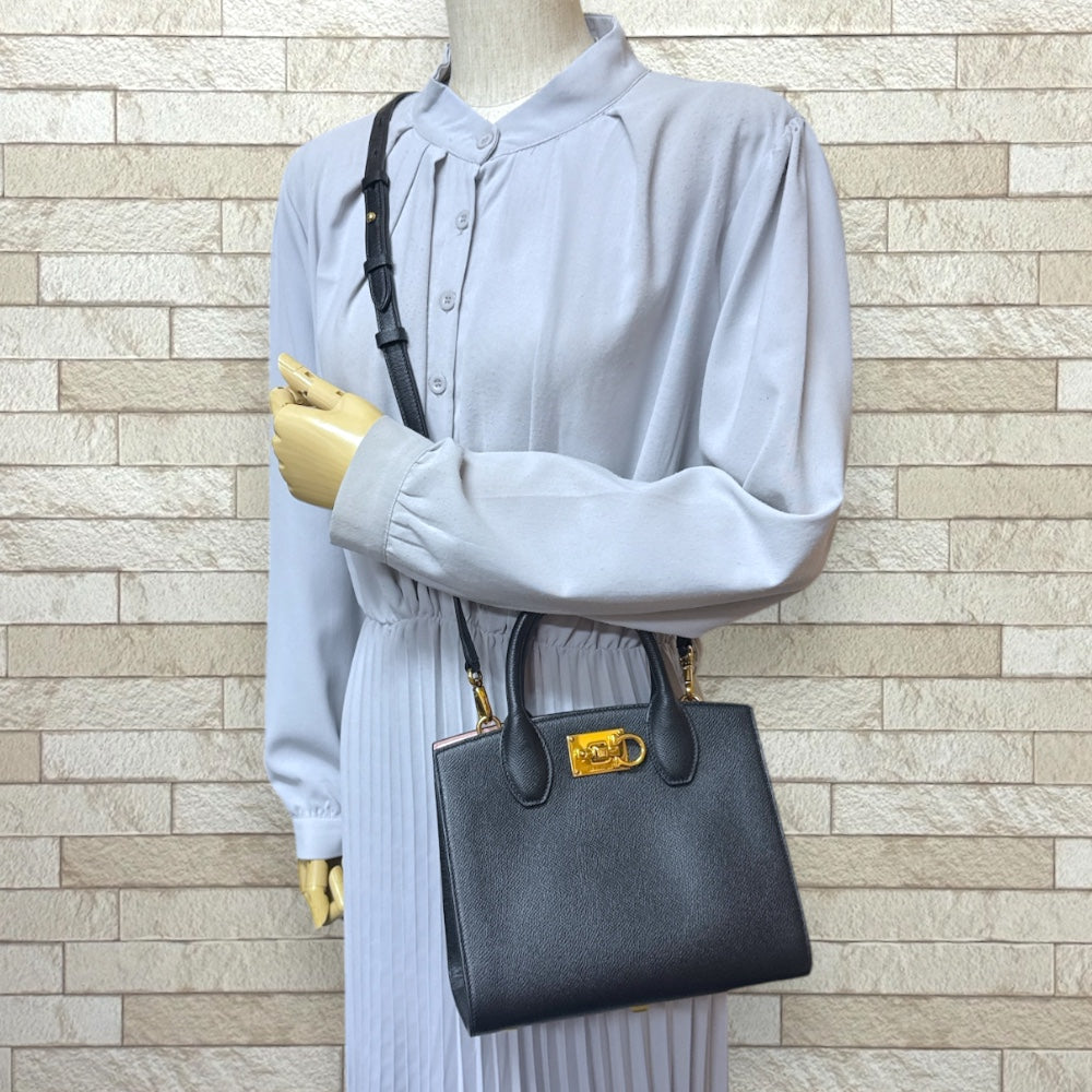 Salvatore Ferragamo サルヴァトーレフェラガモ スタジオボックス