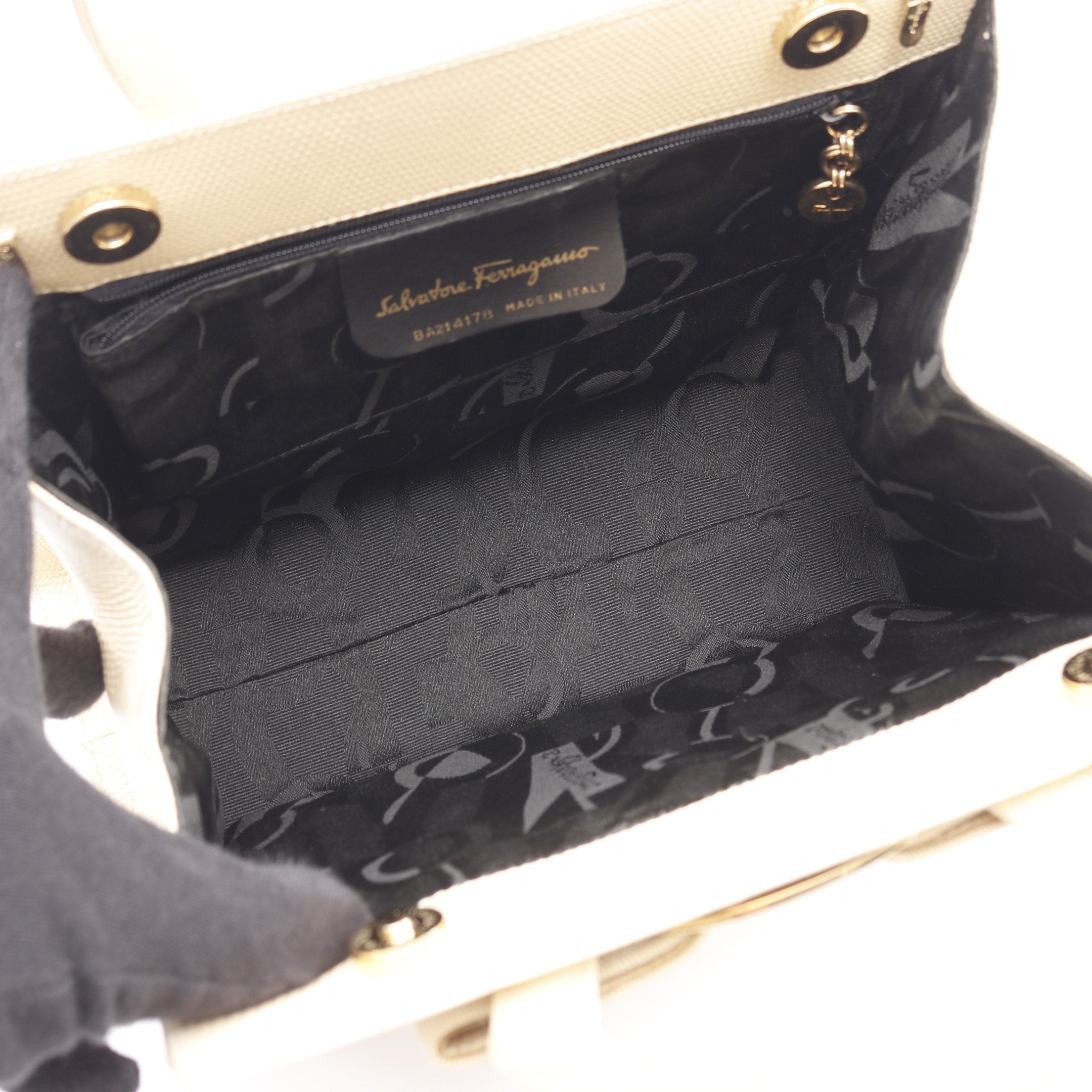 ヴァラリボン ハンドバッグ レザー アイボリー 2WAY リザード型押し