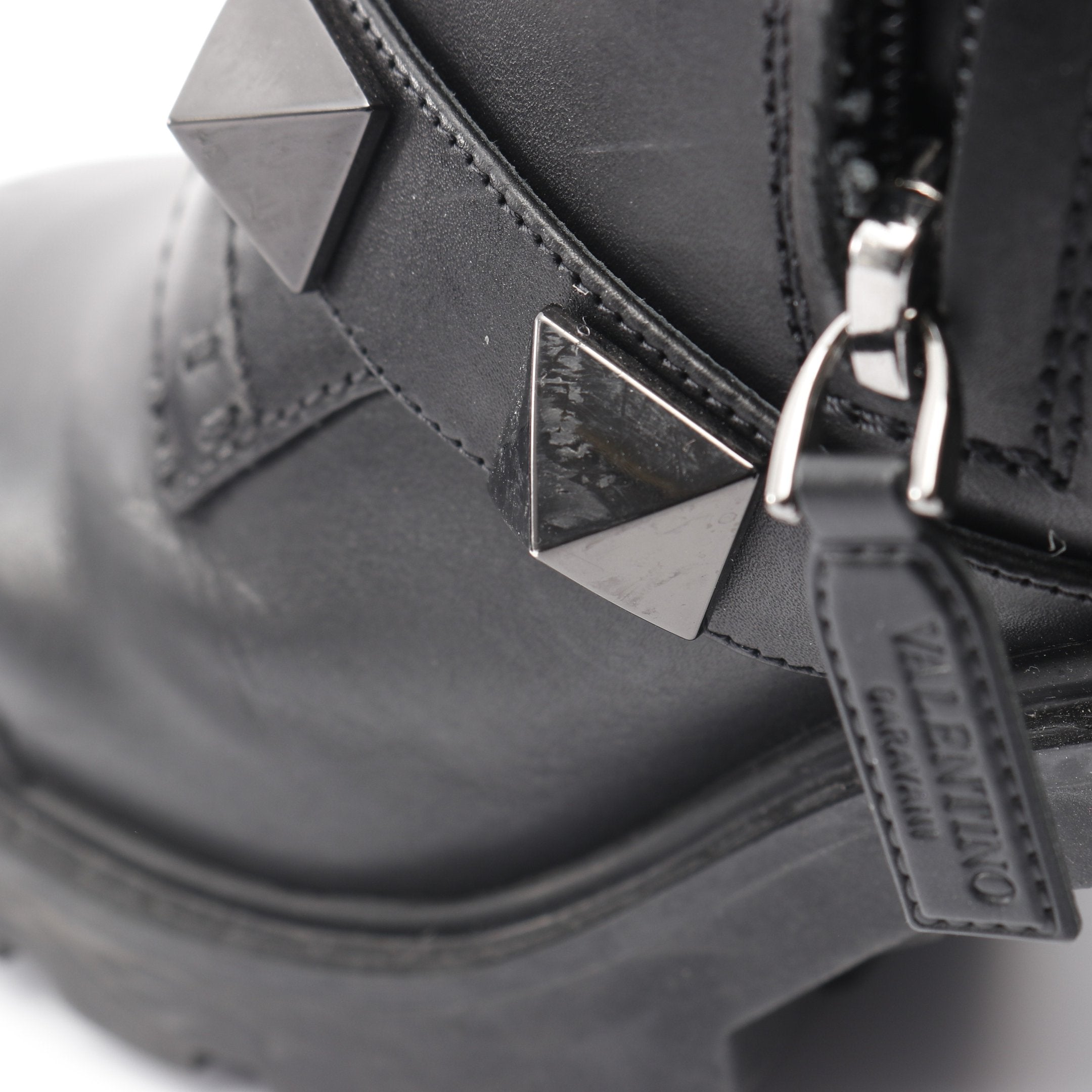 ロックスタッズ ショート ブーツ レザー ブラック ヴァレンティノ – RECLO