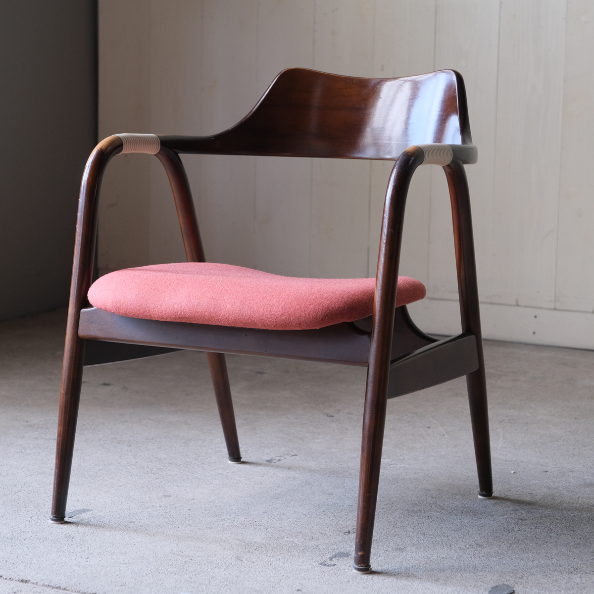 1582 張り替え済み キツツキ アイガーチェア | REFACTORY antiques