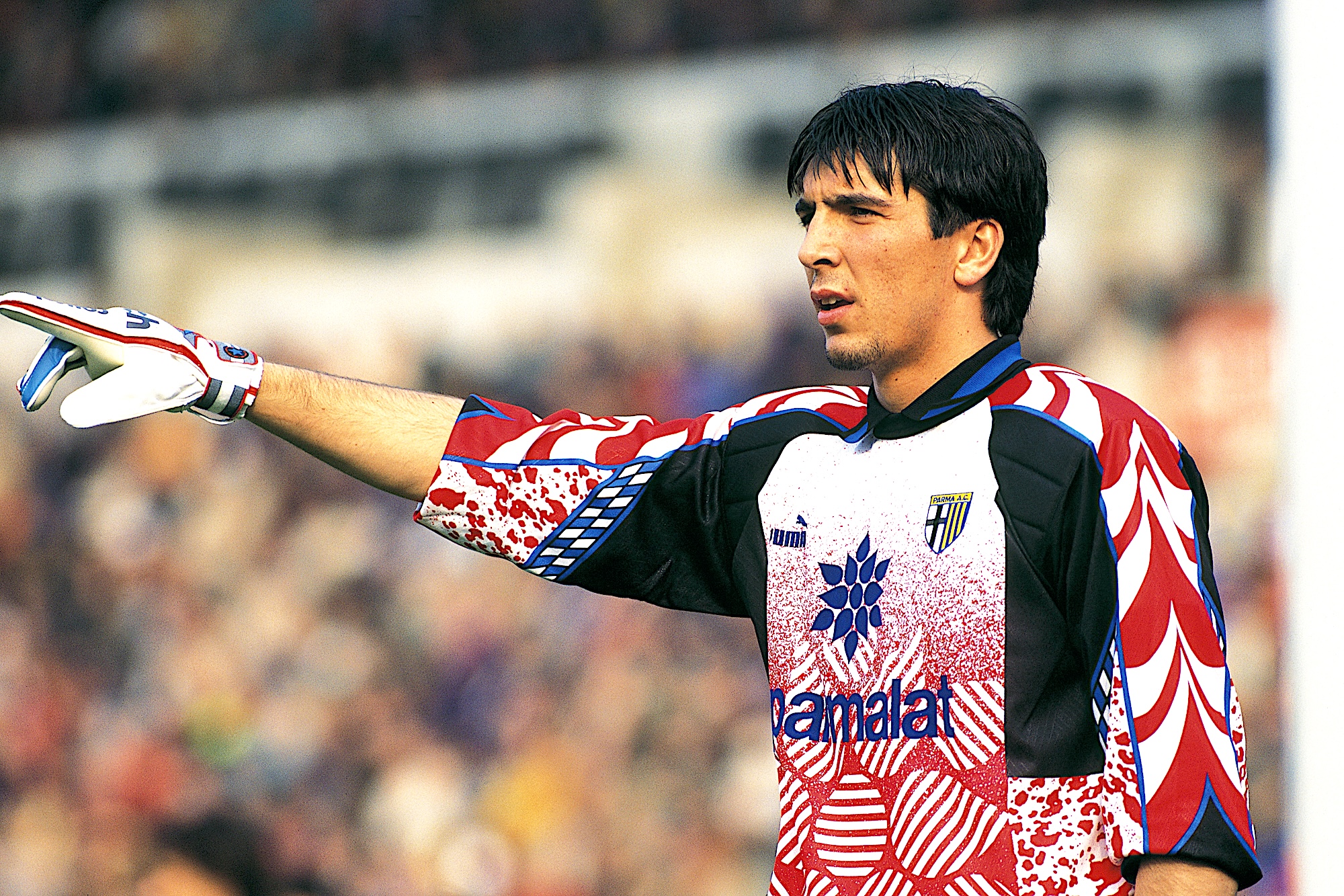 伝説の幕開け。ブッフォンが明かす、17歳でセリエAのゴールを守った