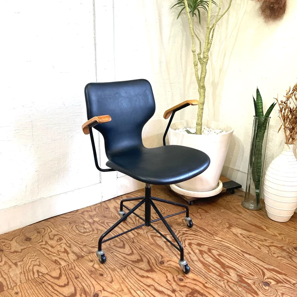 天童木工の剣持勇デザインのヴィンテージデスクチェアを買取しました