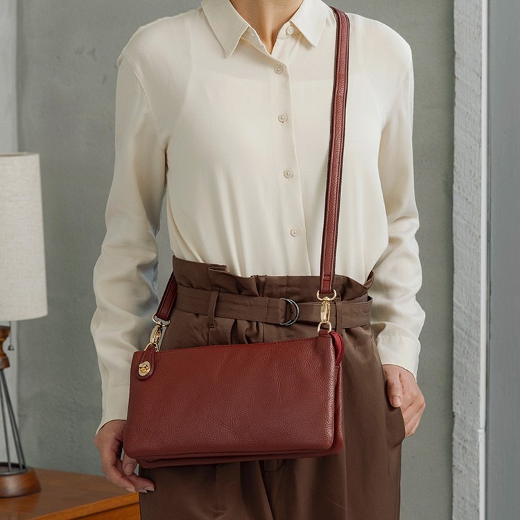 旅行も外食もこれひとつ」JAL限定“防犯おさいふショルダー”が大好評