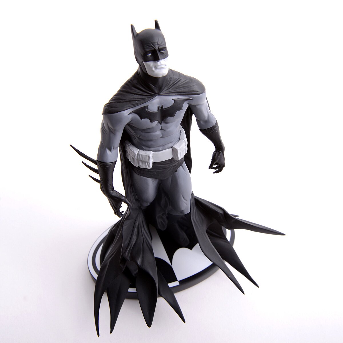 Batman Black & White Statue by Jae Lee: DC Comics: DC Comics