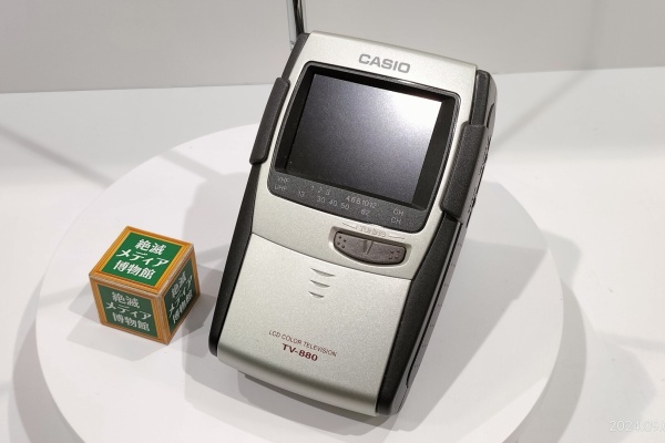 Extinct Media Museum Tokyo - Portable TV：ポータブルテレビ