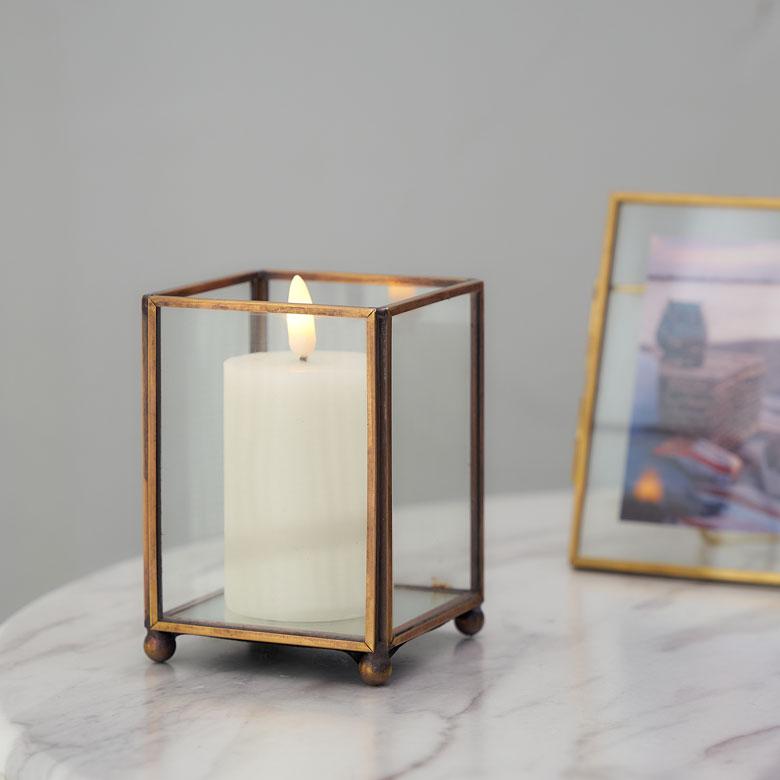ガラスと真鍮でできた 長方形 の キャンドルホルダー キャンドル