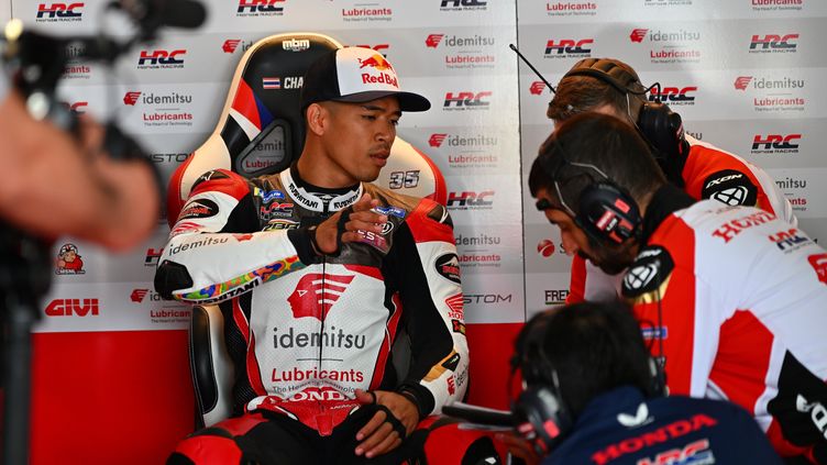 ソムキアット・チャントラが右前腕を手術