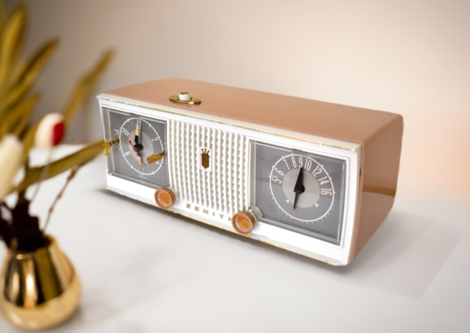 Sandalwood Tan and White 1960 Zenith Model C519L 'The Nocturne' AM